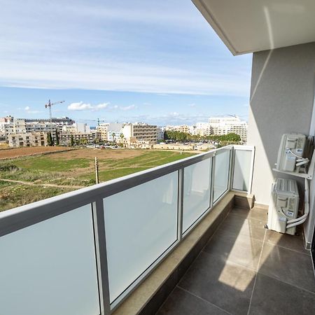Charming Corner Apartment With Country View 2Br خليج سانت بول المظهر الخارجي الصورة
