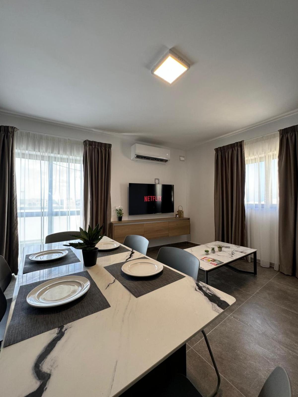 Charming Corner Apartment With Country View 2Br خليج سانت بول المظهر الخارجي الصورة