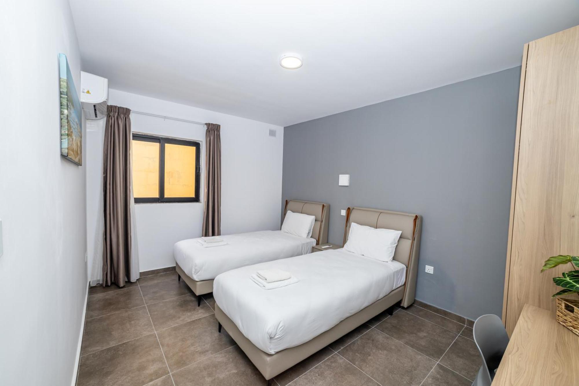 Charming Corner Apartment With Country View 2Br خليج سانت بول المظهر الخارجي الصورة