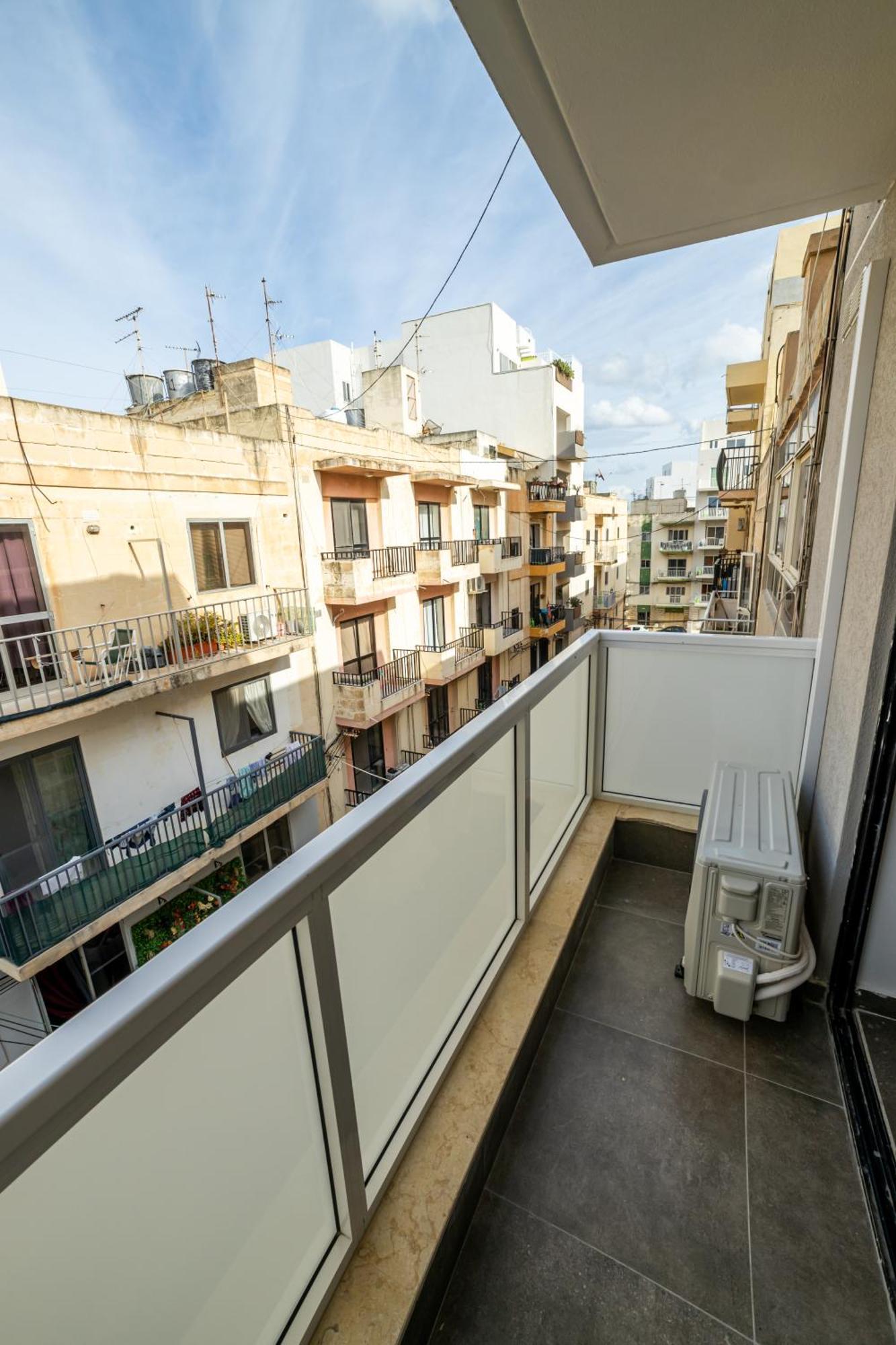 Charming Corner Apartment With Country View 2Br خليج سانت بول المظهر الخارجي الصورة