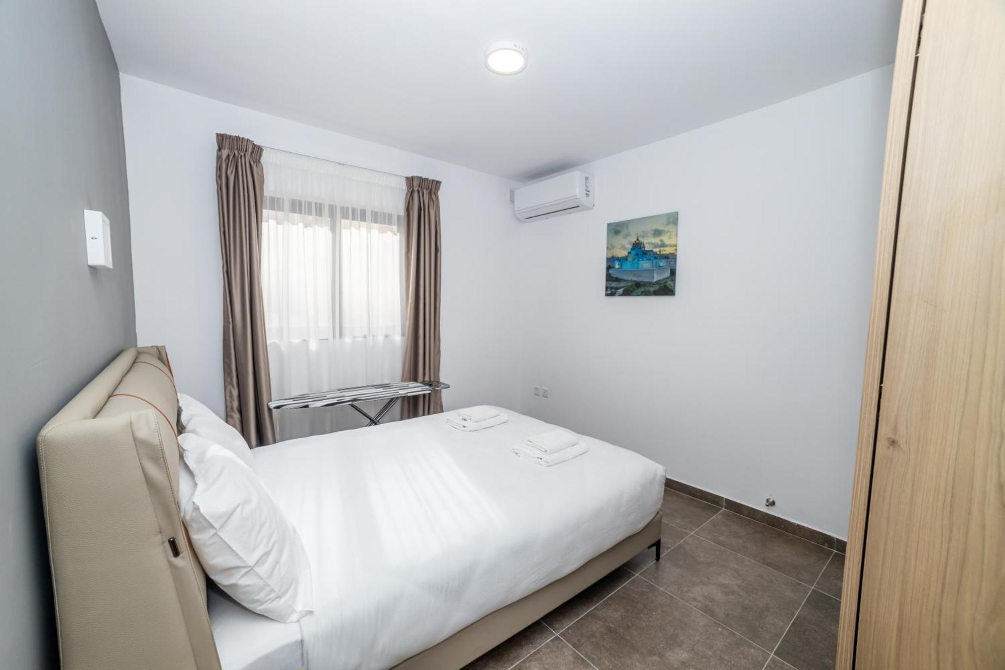 Charming Corner Apartment With Country View 2Br خليج سانت بول المظهر الخارجي الصورة