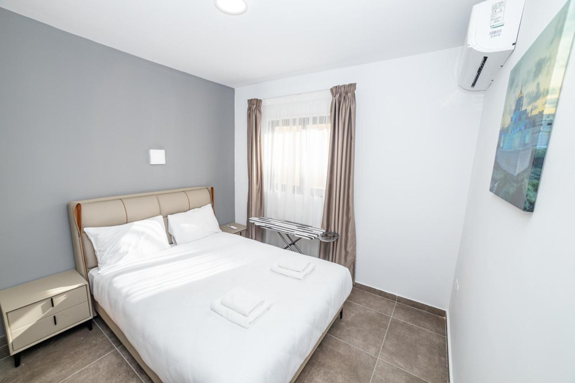 Charming Corner Apartment With Country View 2Br خليج سانت بول المظهر الخارجي الصورة