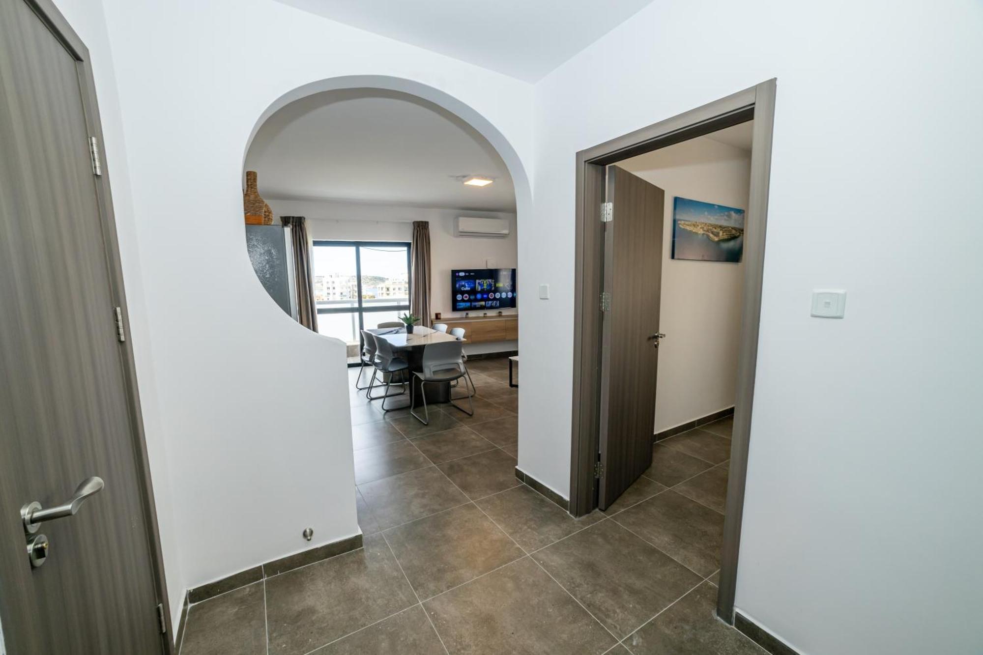 Charming Corner Apartment With Country View 2Br خليج سانت بول المظهر الخارجي الصورة