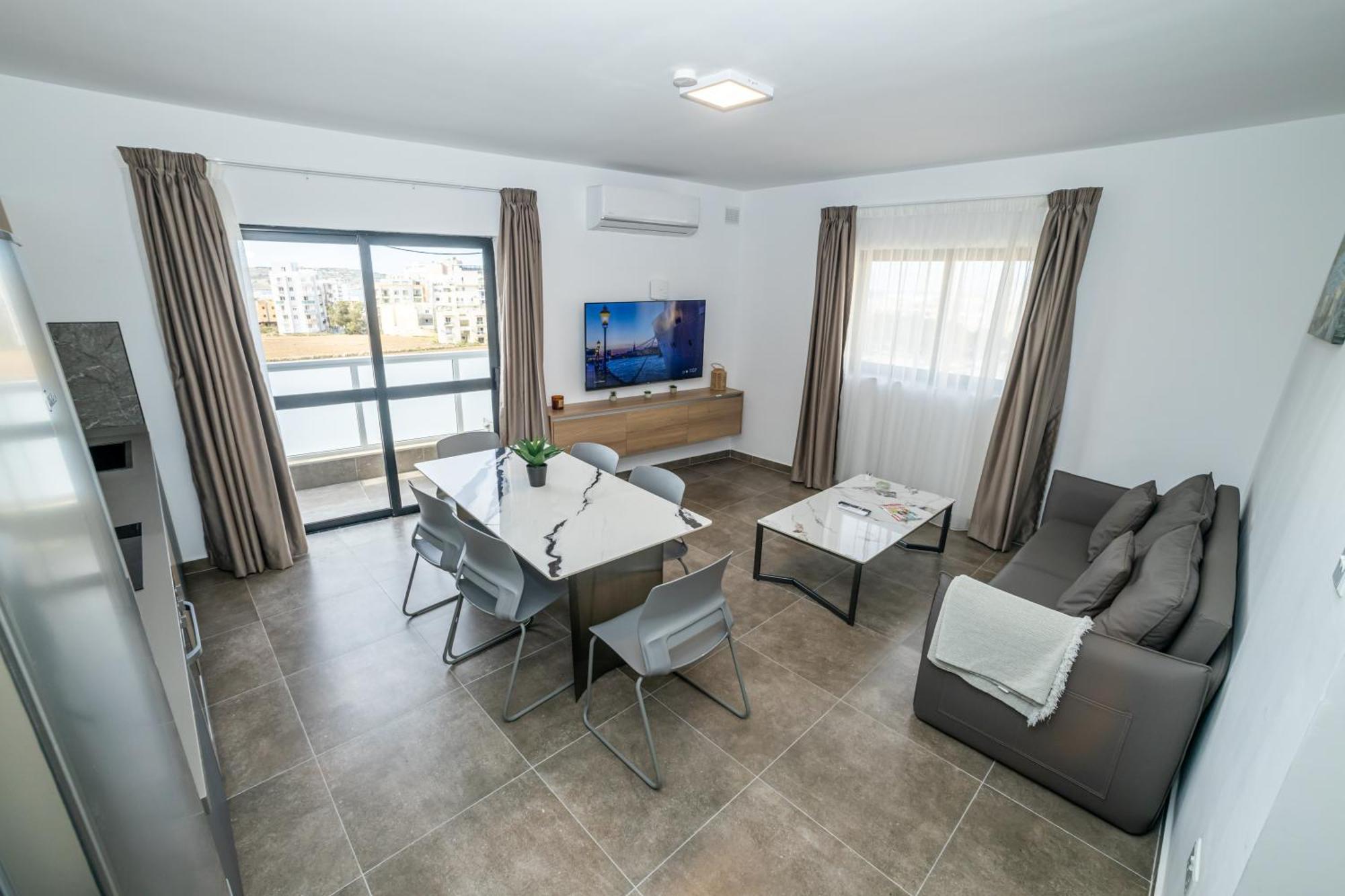 Charming Corner Apartment With Country View 2Br خليج سانت بول المظهر الخارجي الصورة
