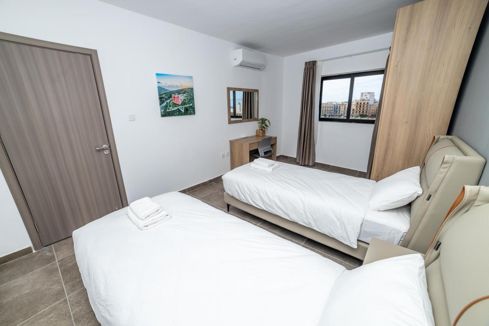 Charming Corner Apartment With Country View 2Br خليج سانت بول المظهر الخارجي الصورة