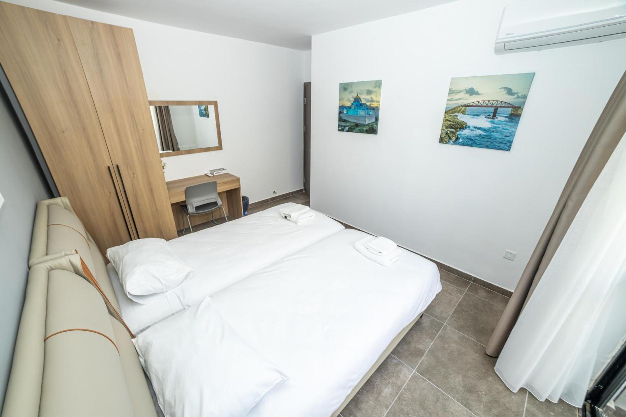 Charming Corner Apartment With Country View 2Br خليج سانت بول المظهر الخارجي الصورة